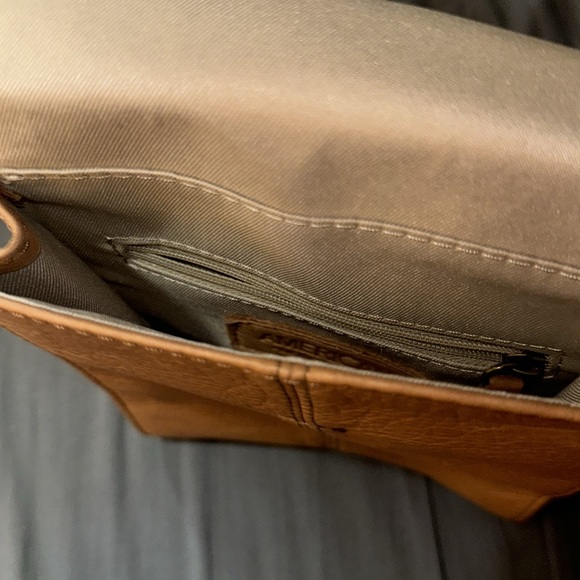 Crossbody worn a handful of times. Still in great condition. No rips. - Picture 5 of 7